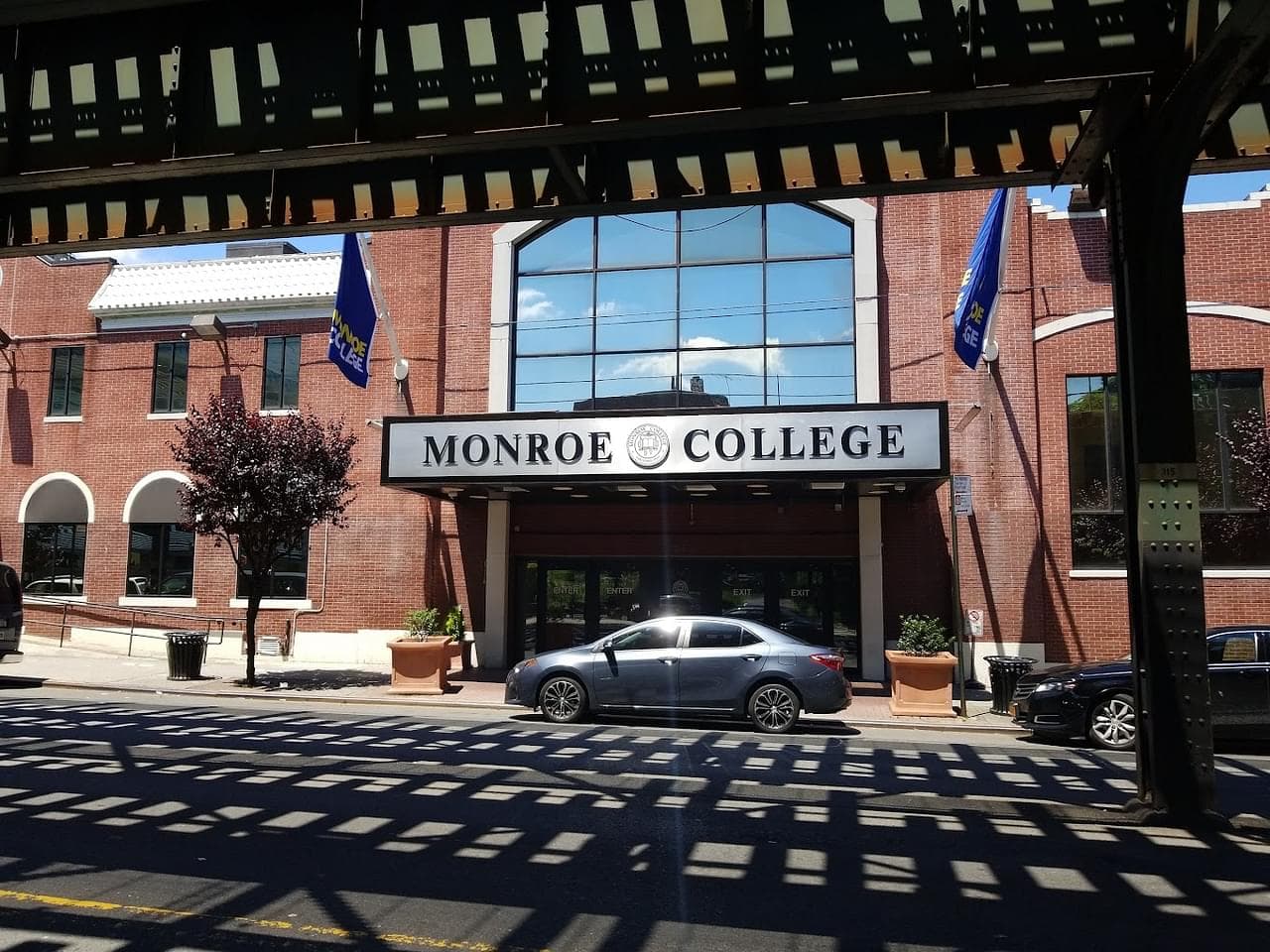 Monroe College Featured Image