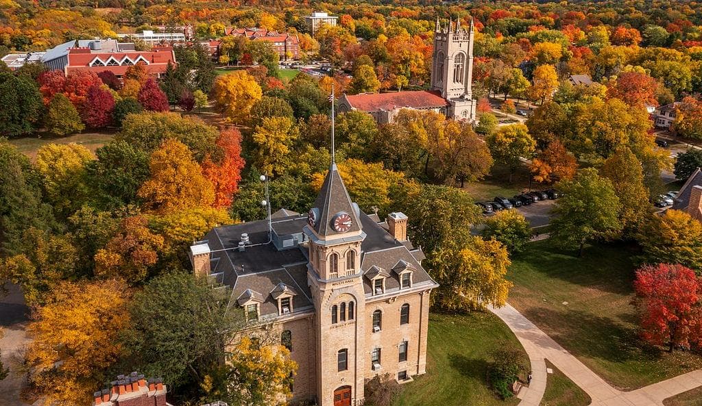 Carleton College Featured Image